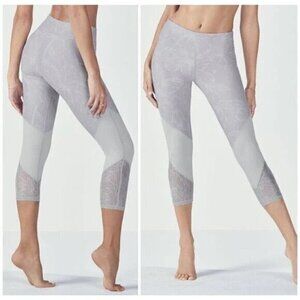 “NWT" FABLETICS BROGAN FLORAL LACE‎ GRAY/LAVENDER CAPRIS - SIZE 2X